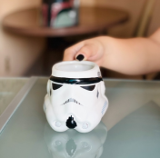 Foto de uma caneca do Star Wars